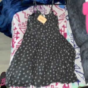 Rock on with this nwt junk food dress